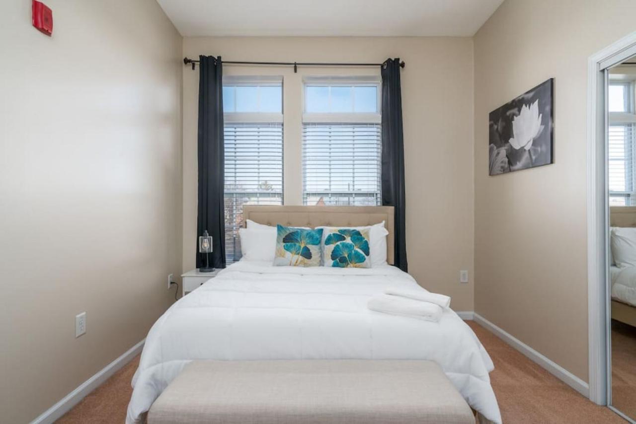 Private Bedroom Downtown Indy - Shared Индианаполис Экстерьер фото