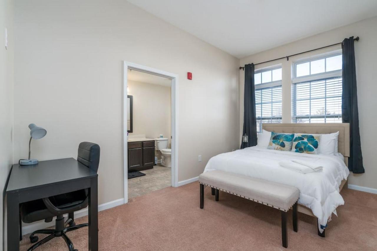 Private Bedroom Downtown Indy - Shared Индианаполис Экстерьер фото