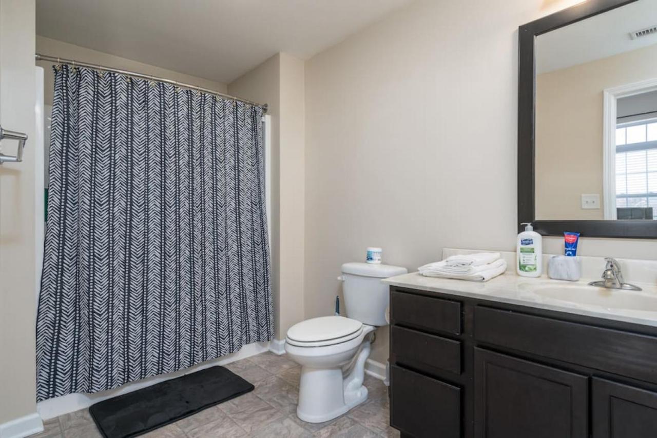 Private Bedroom Downtown Indy - Shared Индианаполис Экстерьер фото